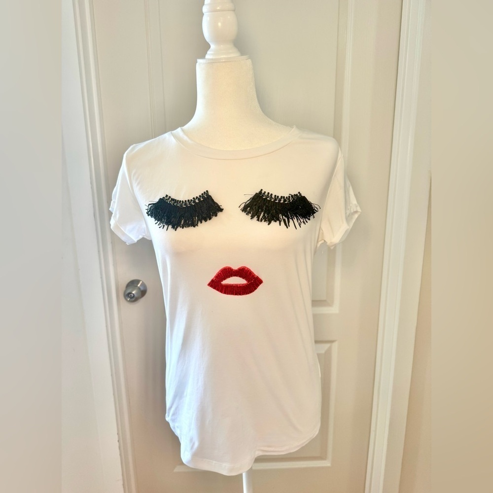 Designer Beaded Eyelash & Lip Graphic Tee – Size Large, White Statement T-Shirt
